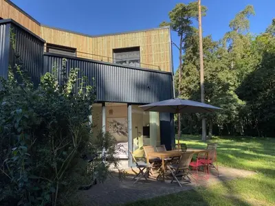 Ein Garten an der Unterkunft Super nice holiday home by the lake