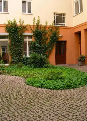 Ein Garten an der Unterkunft Central City Cosy Lux