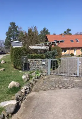 Ein Garten an der Unterkunft Ferienwohnung am Netzener See