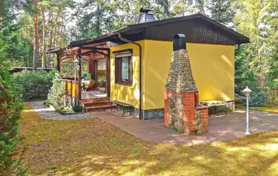 Das Gebäude in dem sich das Ferienhaus befindet