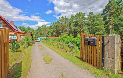 Ein Garten an der Unterkunft Ferienwohnung Milmersdorf