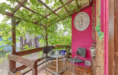 Ein Garten an der Unterkunft Ferienwohnung Fürstenberg
