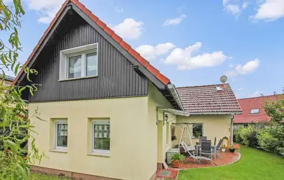 Ein Garten an der Unterkunft Ferienhaus Röddelin