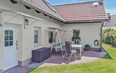 Ein Garten an der Unterkunft Ferienhaus Röddelin
