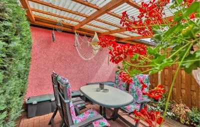 Ein Garten an der Unterkunft Doppelhaushälfte Altglobsow