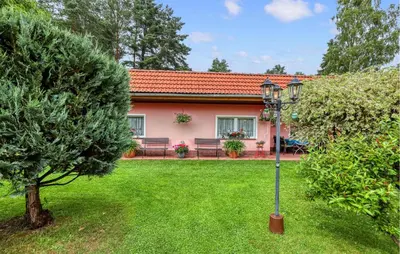 Ein Garten an der Unterkunft Doppelhaushälfte Altglobsow