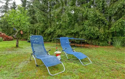 Ein Garten an der Unterkunft Doppelhaushälfte Altglobsow