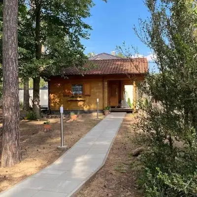FEWO PARTNERS Haus Clemens - Gemütliches Holzhaus mit Grundstück nahe Badesee