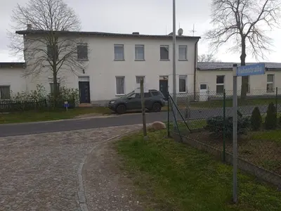 Das Gebäude in dem sich das Ferienhaus befindet