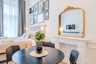 Ein Bett oder Betten in einem Zimmer der Unterkunft Prenzlauer Berg Prestige