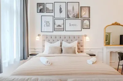 Ein Bett oder Betten in einem Zimmer der Unterkunft Prenzlauer Berg Prestige