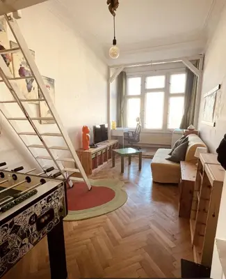 Ein Sitzbereich in der Unterkunft Bright 20sqm Room with Bay Window near Schönhauser Allee
