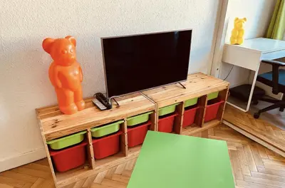 TV/Unterhaltungsangebot in der Unterkunft Bright 20sqm Room with Bay Window near Schönhauser Allee