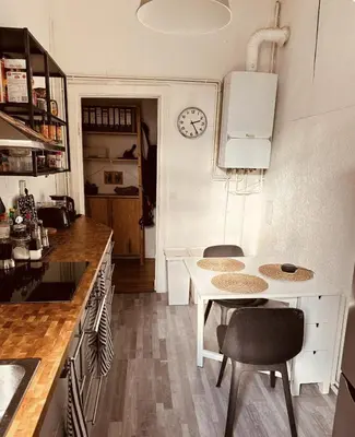 Küche/Küchenzeile in der Unterkunft Bright 20sqm Room with Bay Window near Schönhauser Allee
