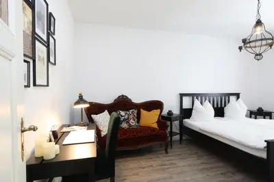 Ein Bett oder Betten in einem Zimmer der Unterkunft Kl. Fontane Ferienwohnung Bad Freienwalde direkt am Markt