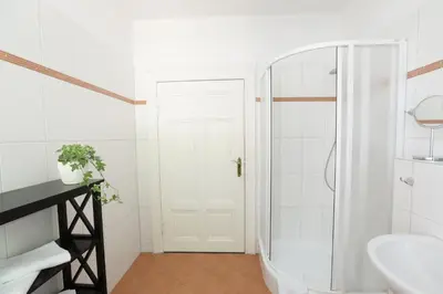 Ein Badezimmer in der Unterkunft Kl. Fontane Ferienwohnung Bad Freienwalde direkt am Markt