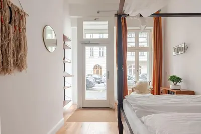 Ein Bett oder Betten in einem Zimmer der Unterkunft Tolles Apartment im Helmholz-Kiez Prenzlauer Berg