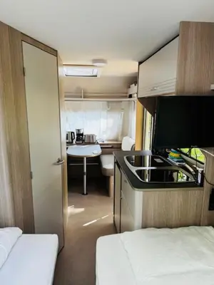 Küche/Küchenzeile in der Unterkunft Reisemobil Zentrum Berlin