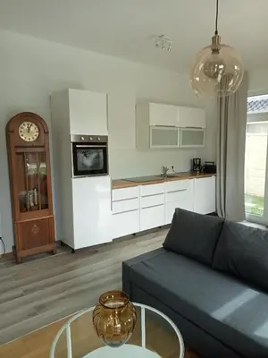 Küche/Küchenzeile in der Unterkunft Stadtgrün 1, Ruhiges Apartment mit Terrasse und kostenlosem Parkplatz, ideal für Berlin-Besucher