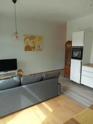 TV/Unterhaltungsangebot in der Unterkunft Stadtgrün 1, Ruhiges Apartment mit Terrasse und kostenlosem Parkplatz, ideal für Berlin-Besucher
