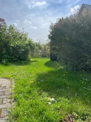 Ein Garten an der Unterkunft Ferienwohnung ‘Storchennest’