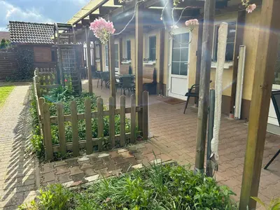 Ein Garten an der Unterkunft Ferienwohnung ‘Storchennest’