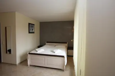 Ein Bett oder Betten in einem Zimmer der Unterkunft Hotel Da Gianni GmbH