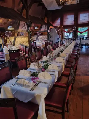 Ein Restaurant oder anderes Speiselokal in der Unterkunft Hotel Da Gianni GmbH