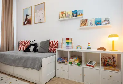 Ein Bett oder Betten in einem Zimmer der Unterkunft oompH Berlin 3BR Apt with Light Tones and Artwork