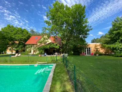 Der Swimmingpool an oder in der Nähe von Villa Kersdorf