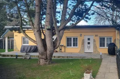 Das Gebäude in dem sich die Ferienwohnung befindet