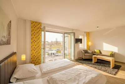 Ein Bett oder Betten in einem Zimmer der Unterkunft ADAPT APARTMENT HOTEL BERLIN - Adlershof