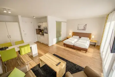 Ein Bett oder Betten in einem Zimmer der Unterkunft ADAPT APARTMENT HOTEL BERLIN - Adlershof