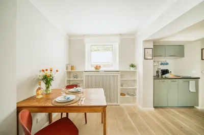 Küche/Küchenzeile in der Unterkunft Homely Berlin - Cozy Studio, Modern, Near Theater & Kurfürstendamm