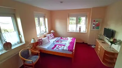 Ein Bett oder Betten in einem Zimmer der Unterkunft Marleen`s Bar und Zimmer