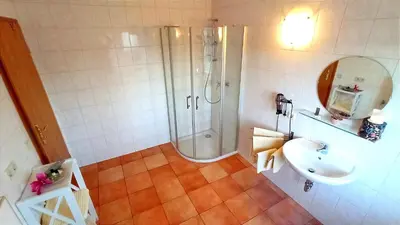Ein Badezimmer in der Unterkunft Marleen`s Bar und Zimmer