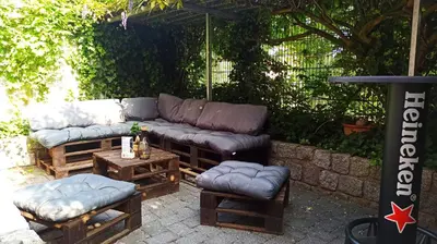Ein Sitzbereich in der Unterkunft Marleen`s Bar und Zimmer