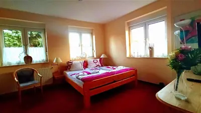 Ein Bett oder Betten in einem Zimmer der Unterkunft Marleen`s Bar und Zimmer