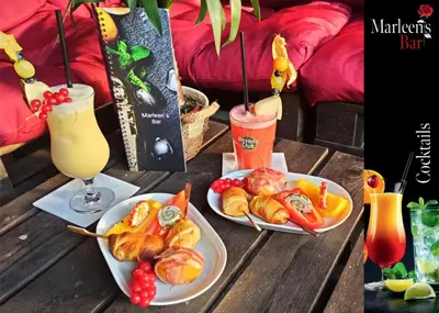Getränke in der Unterkunft Marleen`s Bar und Zimmer