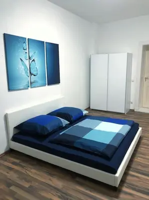 Ein Bett oder Betten in einem Zimmer der Unterkunft 750 SFT Lovely Apartment in Central Berlin Mitte