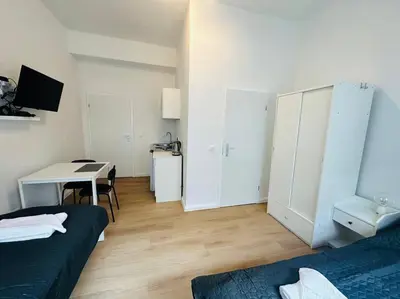 Küche/Küchenzeile in der Unterkunft Comfortable studio in Berlin5