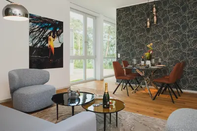 Ein Sitzbereich in der Unterkunft Marina Apartment SeeFlair Saarow mit Pool & Sauna