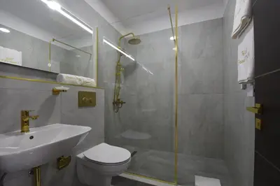 Ein Badezimmer in der Unterkunft Hotel Grand Inn Berlin - Weißensee