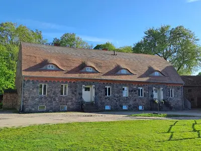 Das Gebäude in dem sich die Ferienwohnung befindet