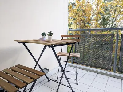 Ein Balkon oder eine Terrasse in der Unterkunft 2-Zimmer-Monteurwohnung mit Balkon - Ludwigsfelde bei Berlin - Küche & Bad - Free WiFi