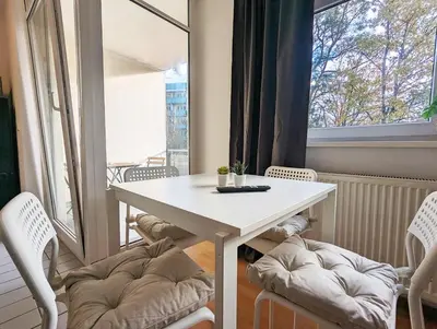 Ein Sitzbereich in der Unterkunft 2-Zimmer-Monteurwohnung mit Balkon - Ludwigsfelde bei Berlin - Küche & Bad - Free WiFi