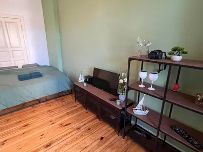 Ein Bett oder Betten in einem Zimmer der Unterkunft Stylish 2-room Apartment with Balcony Next to East Side Gallery