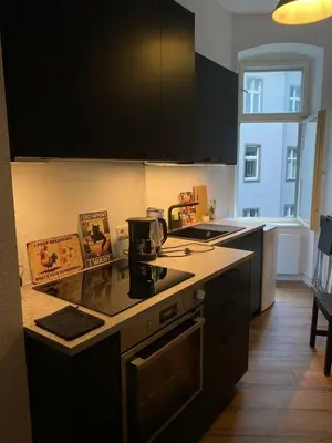 Küche/Küchenzeile in der Unterkunft Stylish 2-room Apartment with Balcony Next to East Side Gallery