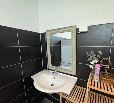 Ein Badezimmer in der Unterkunft Suite Julius Cesar mit Private Sauna & Whirlpool