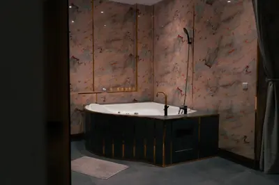 Ein Badezimmer in der Unterkunft Suite Julius Cesar mit Private Sauna & Whirlpool